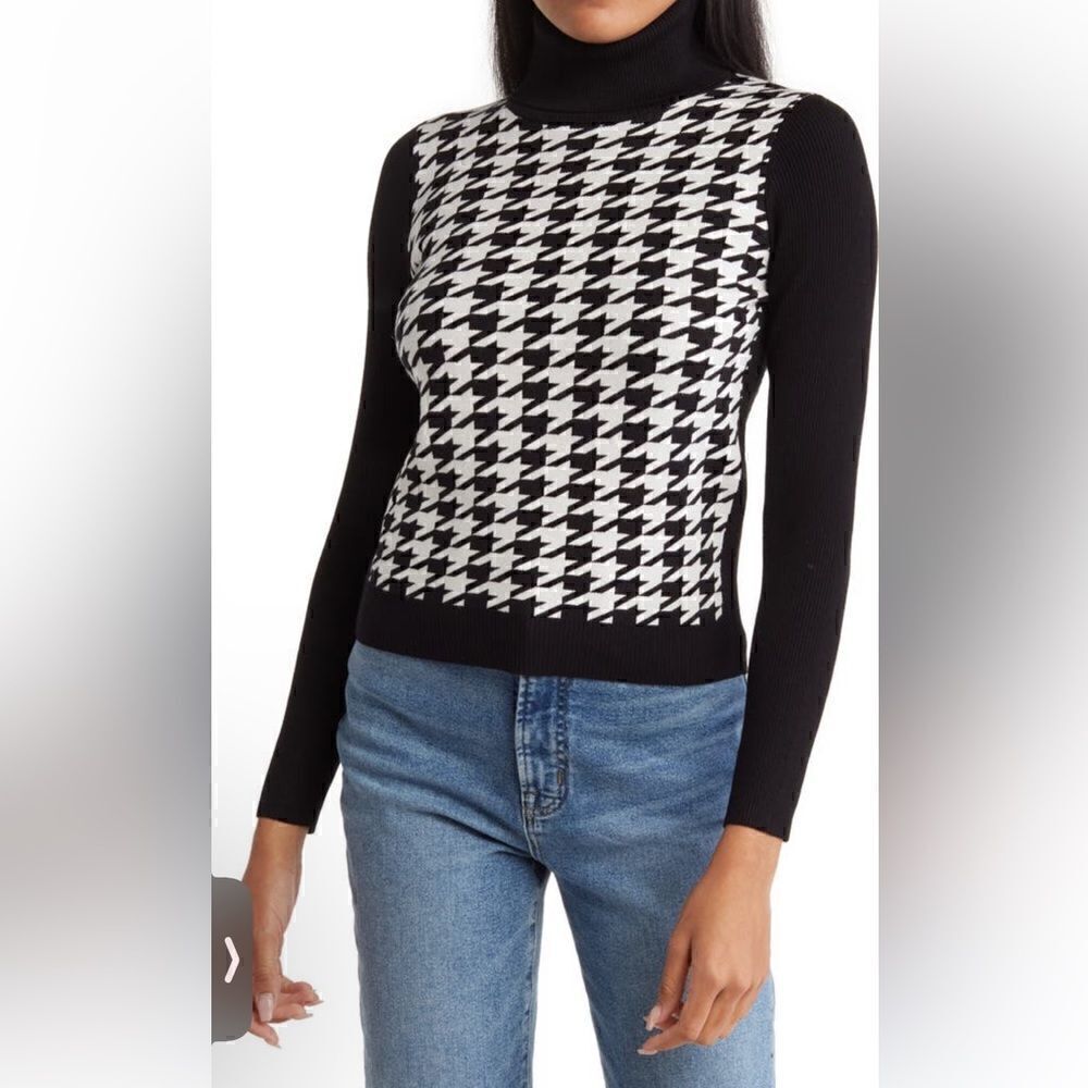 Toccin Women’s cropped turtleneck sweater size L, NWT